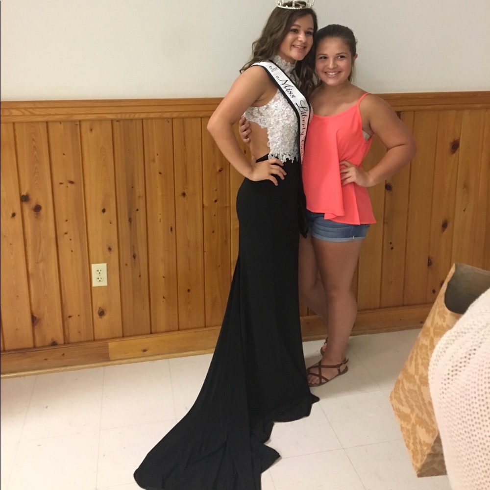 La Femme Prom/ Pageant Dress - Picture 4 of 6